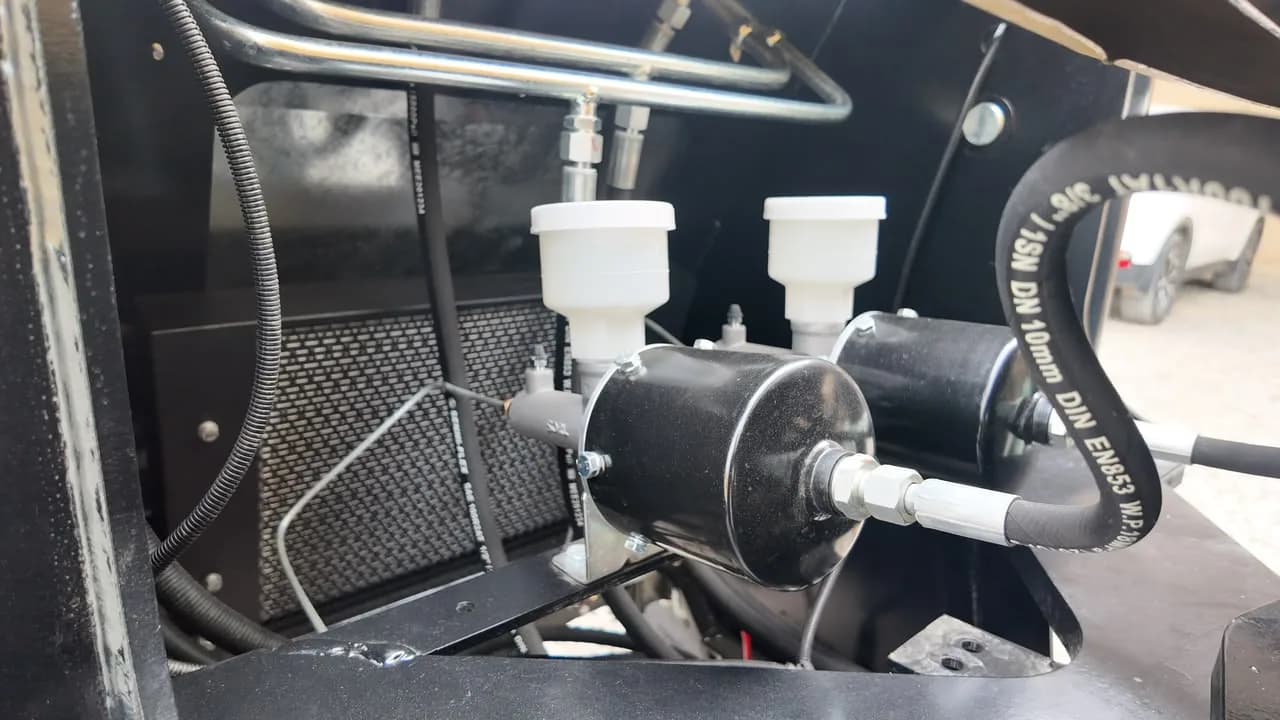 Hydraulic filters and fluid reservoirs inside a LOAD-X wheel loader