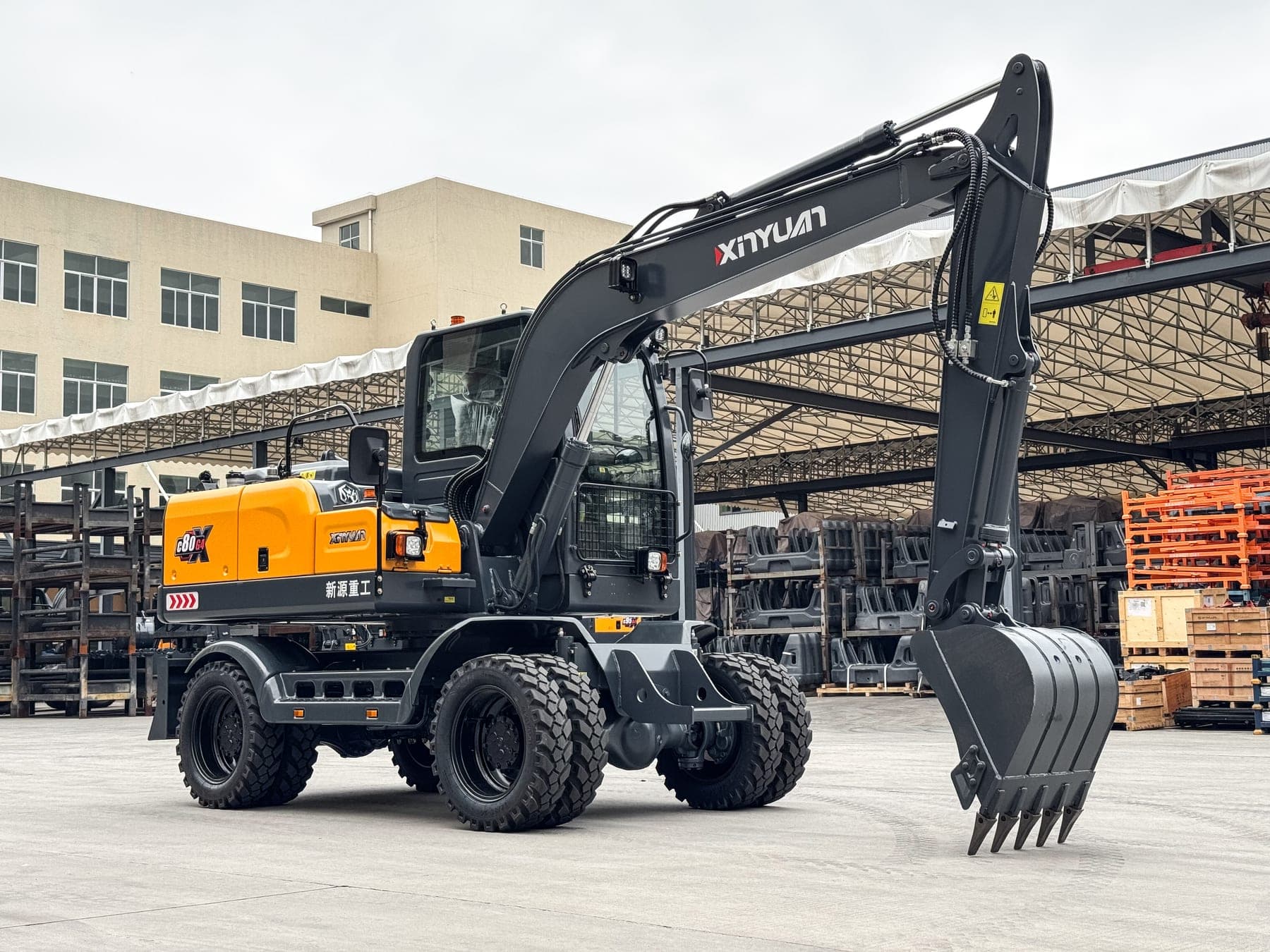 Xinyuan C80 wheeled excavator, view 1