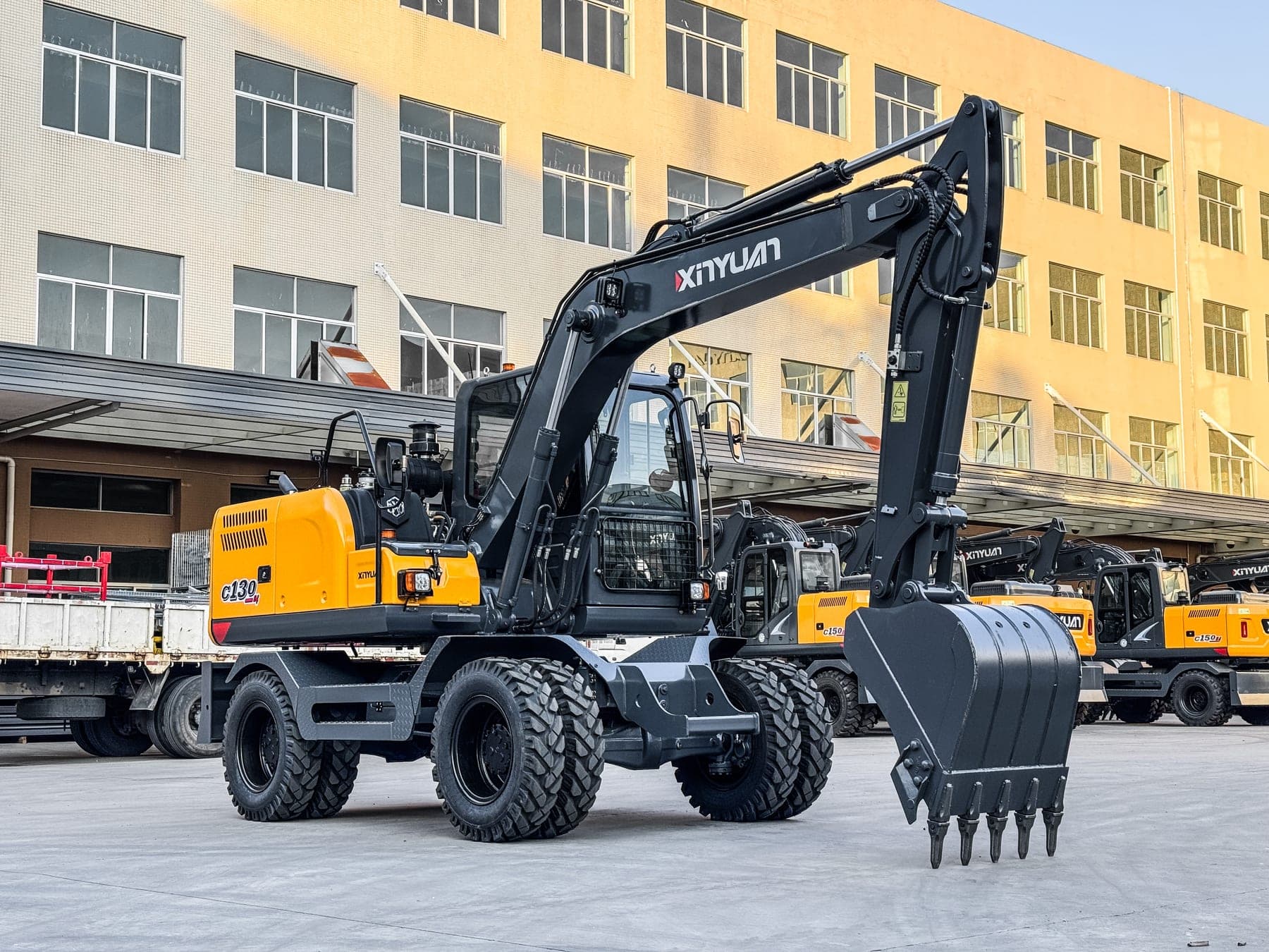 Xinyuan C130 wheeled excavator, view 1